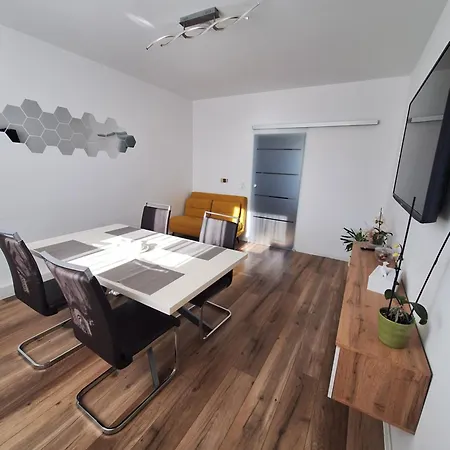 Modernes 3-zimmer-apartment Mit Top-anbindung In וופרטל