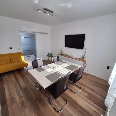 Modernes 3-zimmer-apartment Mit Top-anbindung In דירה וופרטל