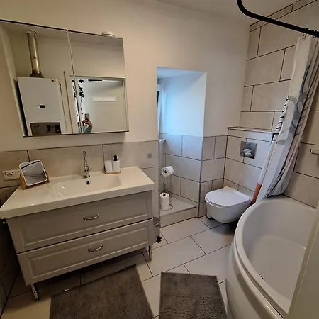 Modernes 3-zimmer-apartment Mit Top-anbindung In Apartment Wuppertal