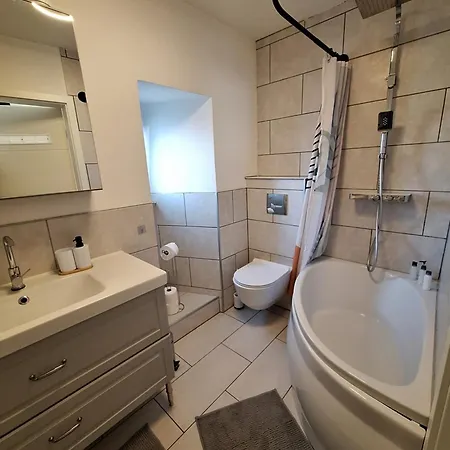 Modernes 3-zimmer-apartment Mit Top-anbindung In *