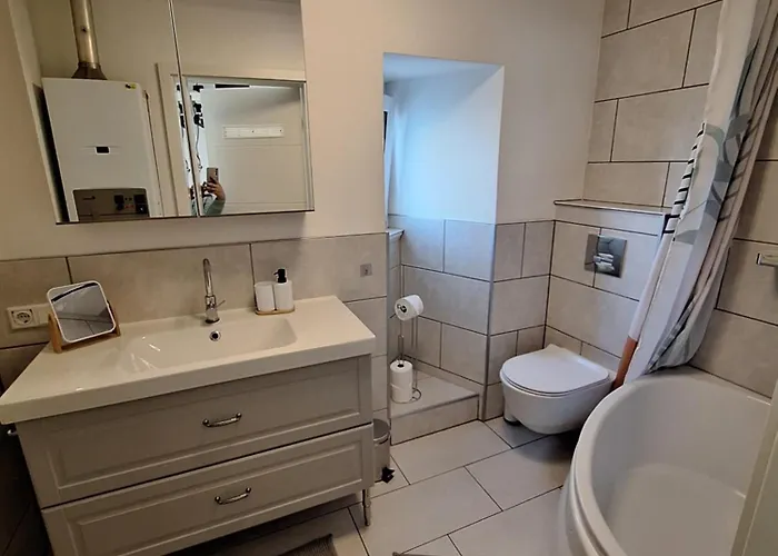 Modernes 3-zimmer-apartment Mit Top-anbindung In Apartment Wuppertal